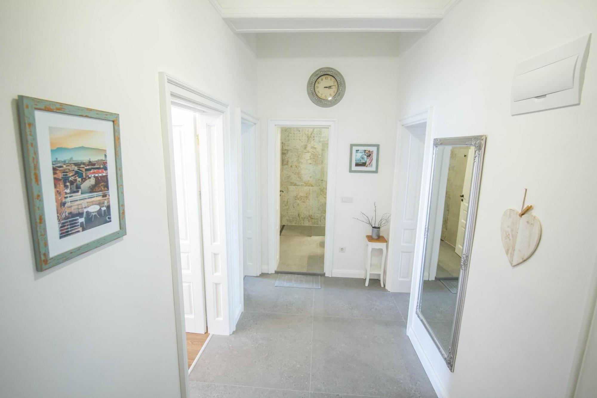 Lion'S Bridge Boutique 2Bdrm Apt, Top Center Gem โซเฟีย ภายนอก รูปภาพ